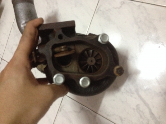 ขายเทอร์โบเดิมsr20ขับหลัง แกนเทอร์โบเสียขายเอาไปเป็นอะไหล่ ราคา1000บาท โทร0924462525โส กทม
