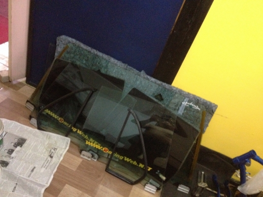 ขายกระจกเดิมe30 แท้ 6บานสภาพดี ราคา1500บาท โทร0924462525โส กทม