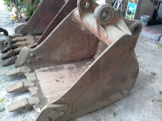 ขาย บุ้งกี้  แม็คโฮ  PC  120   เก่านอก  ขายราคาถูกๆๆๆขายตามสภาพ