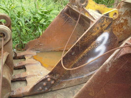 ขาย บุ้งกี้  แม็คโฮ  PC  120   เก่านอก  ขายราคาถูกๆๆๆขายตามสภาพ