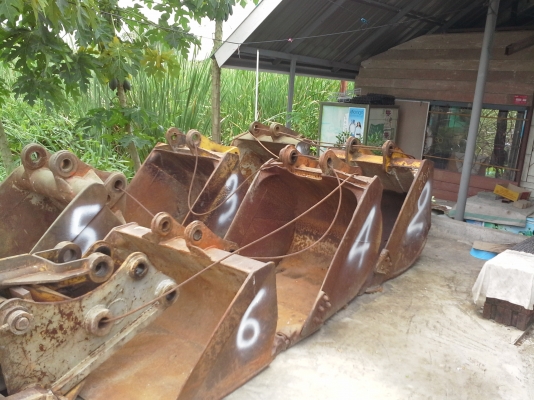 ขาย บุ้งกี้  แม็คโฮ  PC  120   เก่านอก  ขายราคาถูกๆๆๆขายตามสภาพ