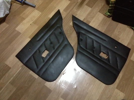 ขายแผงประตูหนังดำ ke70 4ประตู คู่หน้าหลัง 4ชิ้น สภาพดี ราคา500บาท โทร0924462525โส กทม