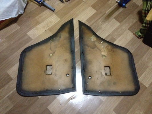 ขายแผงประตูหนังดำ ke70 4ประตู คู่หน้าหลัง 4ชิ้น สภาพดี ราคา500บาท โทร0924462525โส กทม