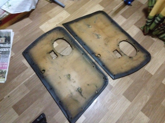 ขายแผงประตูหนังดำ ke70 4ประตู คู่หน้าหลัง 4ชิ้น สภาพดี ราคา500บาท โทร0924462525โส กทม