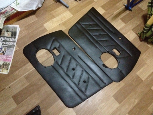 ขายแผงประตูหนังดำ ke70 4ประตู คู่หน้าหลัง 4ชิ้น สภาพดี ราคา500บาท โทร0924462525โส กทม