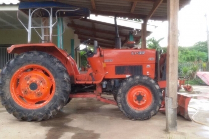 ขายครับ Kubota L-1 33 Turbo สองเพลา พวงมาลัยเพาเวอร์ ขายครับ Kubota L-1 33 Turbo สองเพลา พวงมาลัยเพาเวอร์
