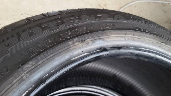 ขายยาง 205 45 17 บิสโตนชุดละ6800