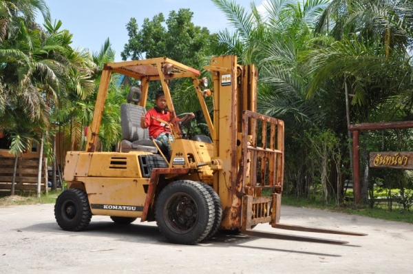 ขายรถตัก KOMATSU FG20 (2ตัน)สวยเดิมจากญี่ปุ่น งากระดก ยังไม่เคยใช้ในไทย 135,000เท่านั้น!!