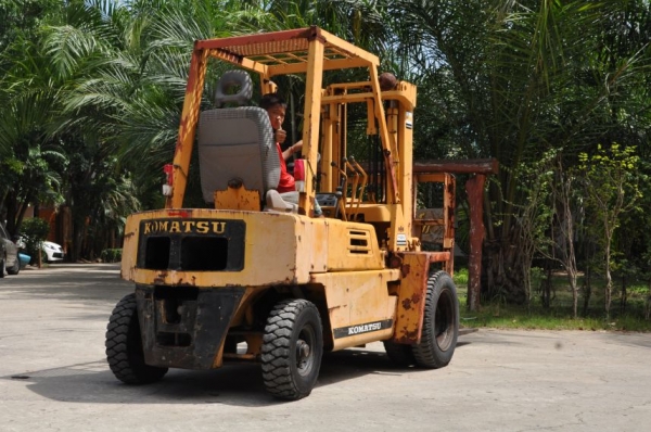 ขายรถตัก KOMATSU FG20 (2ตัน)สวยเดิมจากญี่ปุ่น งากระดก ยังไม่เคยใช้ในไทย 135,000เท่านั้น!!