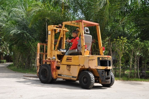 ขายรถตัก KOMATSU FG20 (2ตัน)สวยเดิมจากญี่ปุ่น งากระดก ยังไม่เคยใช้ในไทย 135,000เท่านั้น!!