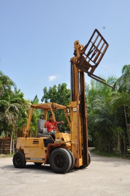 ขายรถตัก KOMATSU FG20 (2ตัน)สวยเดิมจากญี่ปุ่น งากระดก ยังไม่เคยใช้ในไทย 135,000เท่านั้น!!