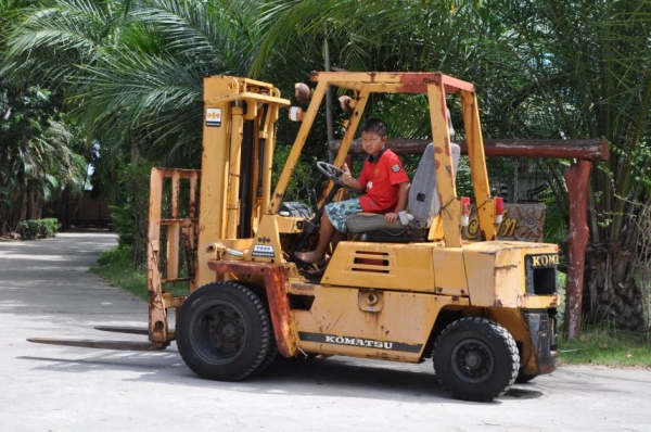 ขายรถตัก KOMATSU FG20 (2ตัน)สวยเดิมจากญี่ปุ่น งากระดก ยังไม่เคยใช้ในไทย 135,000เท่านั้น!!