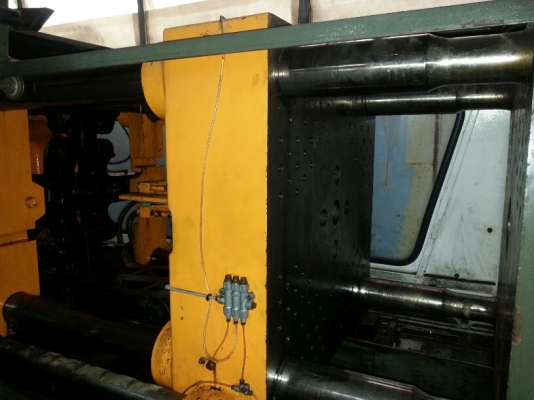 ขายเครื่องฉีดพลาสติก ยี่ห้อ nanrong (taiwan) ขนาด 250 ตัน ปี 2005 สภาพดี ติดต่อ 0898135855