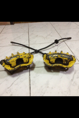 ขายเบรค bmw e30 แท้ คู่หน้า ผ้าเบรคยังหนาอยู่คับ ราคา1000บาท โทร0924462525โส