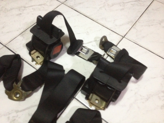 ขายชุดเบลหลัง bmw e30แท้ 1ชุด สภาพดี ราคา1000บาท โทร0924462525โส