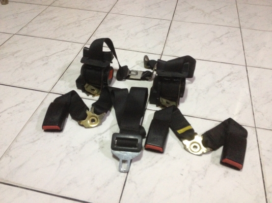 ขายชุดเบลหลัง bmw e30แท้ 1ชุด สภาพดี ราคา1000บาท โทร0924462525โส