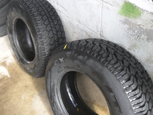 ยาง MICHELIN  235/70R15 ปี08 สวยๆ 1 คู่ ราคา 1900 บาท