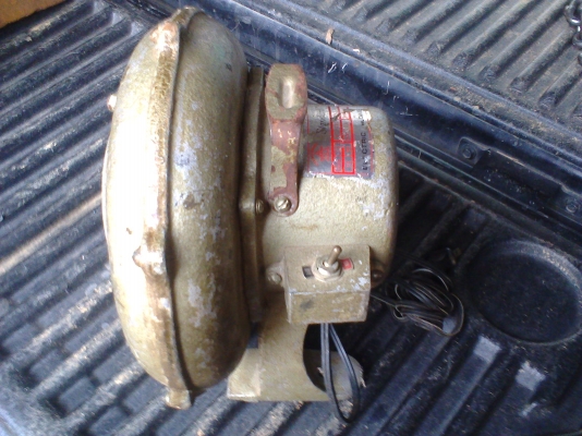 ตัวเป่าลม 2 นิ้วครึ่งสภาพเดิมๆเป็นของสแตนดาสครับ ลมแรง  ขนาด 2.5 นิ้ว  มีเสียงหวีดบ้างครั้ง  มอเตอร์ดีครับราคานี้ค้มครับ