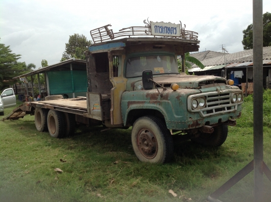 ขาย((215,000)) 10ล้อเทรนเลอร์บรรทุกรถเกี่ยว สภาพพร้อมใช้งาน หางปลาไฮโดรลิค