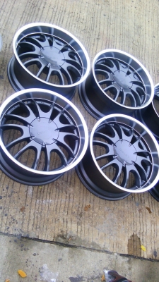 ล้อแม็กขอบ 20 สภาพใหม่มาก กิ๊ปๆ**  13500บาท