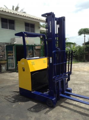 +++ ขายโฟล์คลิฟท์ไฟฟ้ายืนขับ KOMATSU FBR 15-11 (รถนอก)  ยกน้ำหนักได้  1,500  กก.  เสาสูง  6 เมตร  งายาว 1,070 มม.  ระบบไฟ  48 โวลต์  *** สนใจรายละเอียด  ราคา  คุยได้ครับโทร. 081-659-7598  ครับ ***