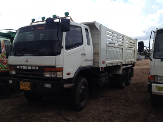 ขาย 10 ล้อ FUSO เครื่อง 260 แรงม้ากระบะดั้มพ์ดินครับ พร้อมเก็บงานพร้อมเล่ม