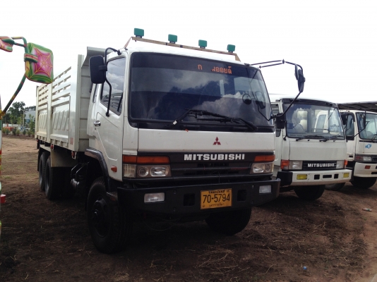 ขาย 10 ล้อ FUSO เครื่อง 260 แรงม้ากระบะดั้มพ์ดินครับ พร้อมเก็บงานพร้อมเล่ม