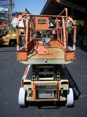 บริการให้เช่ารถกระเช้า JLG รายวัน รายสัปดาห์ รายเดือน ราคาถูก