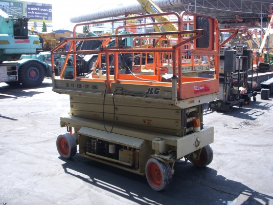 บริการให้เช่ารถกระเช้า JLG รายวัน รายสัปดาห์ รายเดือน ราคาถูก
