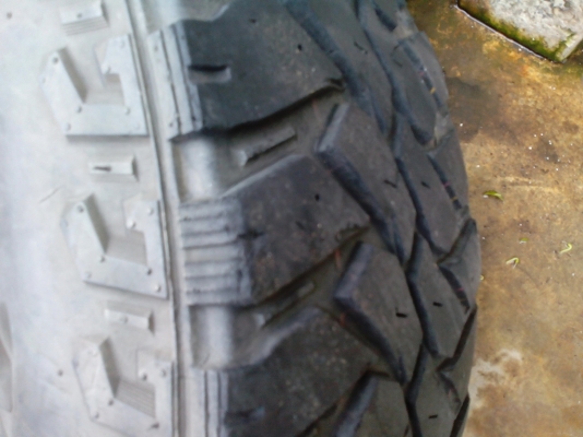 ขายยาง MAXXIS mud ขนาด 245/75/16 ถูกๆครับ