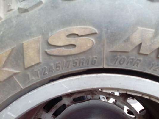 ขายยาง MAXXIS mud ขนาด 245/75/16 ถูกๆครับ