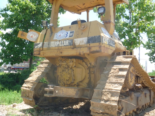 ต้องการขายรถแทคเตอร์ D4H ต้องการขายรถแทคเตอร์ D4H