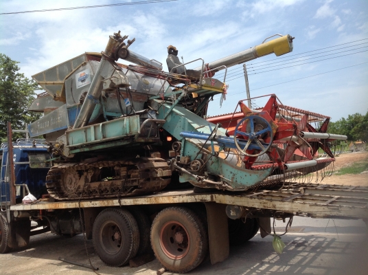 ((315,000))ขายถูกๆ รถเกี่ยว  บางไทรอุ้ม2.7ตัน พร้อมใช้งาน เครื่องIsuzu. 6HE-195แรง