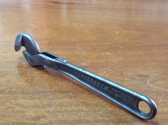 ขายคีมขันน็อต 6 เหลี่ยม โบราณ MASTERENCH 8"