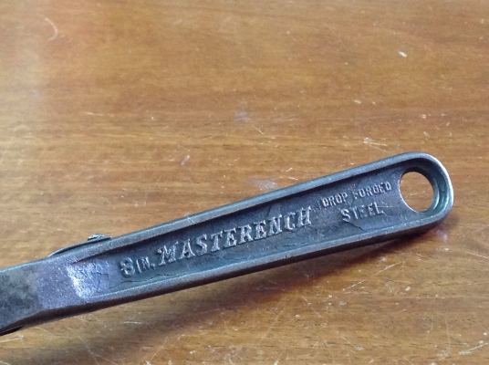 ขายคีมขันน็อต 6 เหลี่ยม โบราณ MASTERENCH 8"