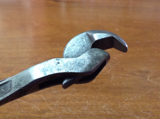 ขายคีมขันน็อต 6 เหลี่ยม โบราณ MASTERENCH 8"