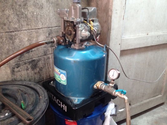 ขายปั้มน้ำอัตโนมัติ Hitachi 250 W สภาพดี พร้อมใช้งาน รับประกันคุณภาพ(ใส่ฝาครอบของใหม่)