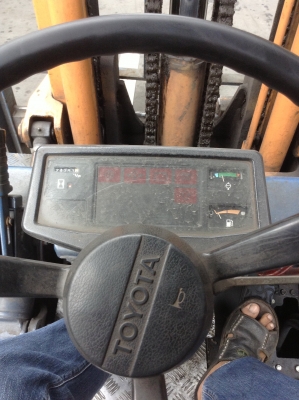 +++ ขายรถโฟล์คลิฟท์ TOYOTA 5FD35  ขนาด 3.5 ตัน  เครื่องยนต์ดีเซล  เสา 3 เมตร ฟูลฟรี เข้าตู้  เกียร์ธรรมดา  งา 1,220 มม. ยางตัน  *** รถราคาถูก สภาพดี พร้อมใช้  สนใจรายละเอียด  ราคา  คุยได้ครับ โทร. 081-659-7598 ครับ ***