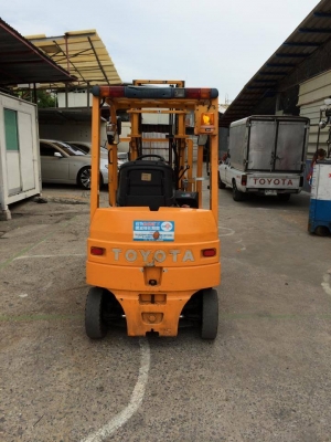 รถยกไฟฟ้า แบบนั่งขับขนาด 1.5 ตัน เสาสูง 3 เมตร Toyota 7FBL15