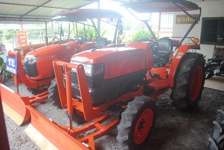 ขายรถไถ Kubota L 4508 (4WD) พร้อมใบดันหน้า