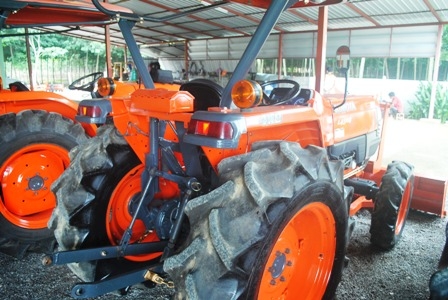 ขายรถไถ Kubota L 4508 (4WD) พร้อมใบดันหน้า ขายรถไถ Kubota L 4508 (4WD) พร้อมใบดันหน้า