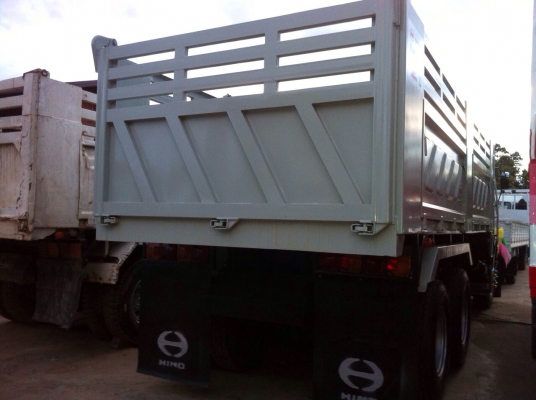 ขายรถบรรทุกสิบล้อดัมพ์ HINO 3M เครื่องเดิม 240 แรง เกียร์เดิม สโลด์ยก กระบะสามมิตร ทะเบียนพร้อม