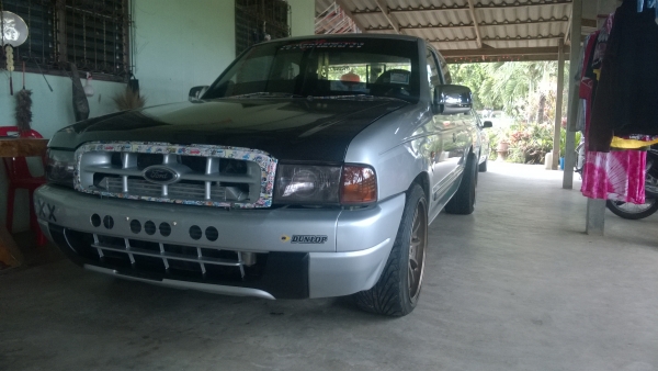 ขาย ford ranger 2.5 XLS ปี 02 แต่งซิ่งพร้อมหล่อ ครบๆ สักคันคับ