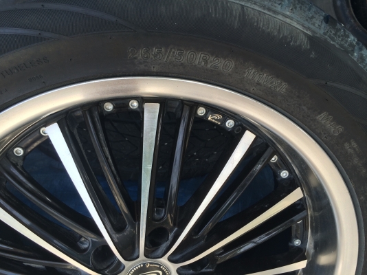 ขายล้อแม็กพร้อมยาง ขอบ20" ใช้งานน้อบ ขายล้อแม็กพร้อมยาง ขอบ20" ใช้งานน้อบ