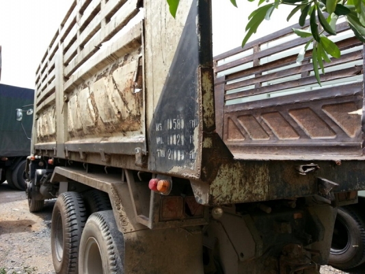 รถอีซูซุ 10 ล้อดั๊ม 270 แรงม้า. ปี 49 สนใจติดต่อ 081 - 6079515 รถอีซูซุ 10 ล้อดั๊ม 270 แรงม้า. ปี 49 สนใจติดต่อ 081 - 6079515