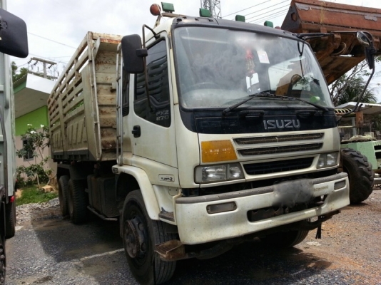 รถอีซูซุ 10 ล้อดั๊ม  270 แรงม้า. ปี 49  สนใจติดต่อ 081 - 6079515