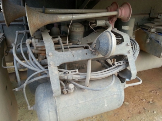 รถอีซูซุ 10 ล้อดั๊ม 270 แรงม้า. ปี 49 สนใจติดต่อ 081 - 6079515 รถอีซูซุ 10 ล้อดั๊ม 270 แรงม้า. ปี 49 สนใจติดต่อ 081 - 6079515