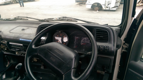 หัวตัดพร้อมเครื่อง พร้อมช่วงล่าง  nkr รุ่นใหม่  4HL 140 แรง จากนอกราคาถูก