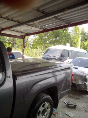 ขายฝาคลอบไฟเบอร์ไฟฟ้า พร้อมแม็กไลเนอร์ในกะบะ ใส่เซฟโรเลต โคโลราโด้