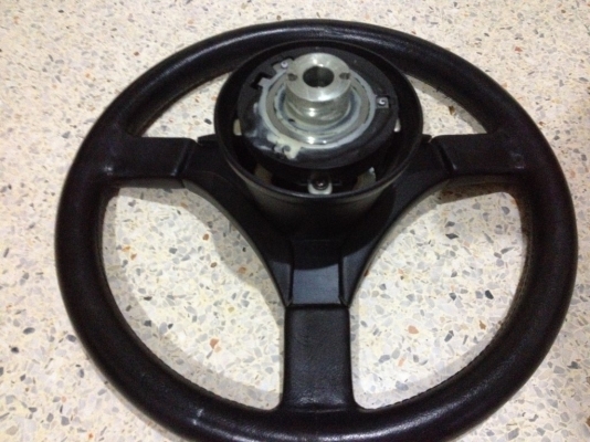 MOMOสามก้านพร้อมคอISUZU MU เก่าญี่ปุ่นแท้สภาพสวย